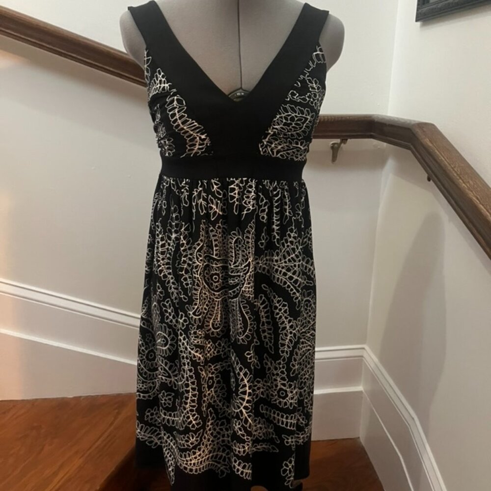 Super flattering Black dress